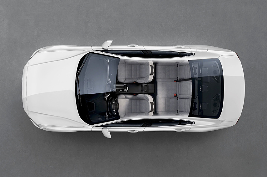 На спринт до сотни достаточно 4,6 секунды, но максимальная скорость, как и у всех нынешних Volvo ограничена на отметке 180 км/ч. Интересно, что «тэ-восьмые» до обновления были слабее и при этом резвее: 405-сильный S60 T8 с заводским тюнинг-пакетом Polestar Engineered тратил на ускорение 4,4 секунды.