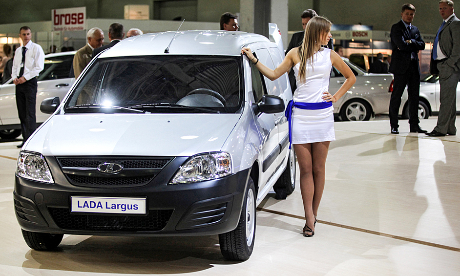 Автомобиль Lada Largus в грузовой модификации на международной автомобильной выставке "Интеравто-2011" 