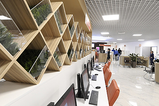 Уже более 5 тыс москвичей воспользовались флагманским МФЦ для регистрации автомобиля