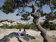 Власти Греции отменили семидневный карантин для туристов из ряда стран