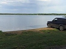 В Унинском районе рыбака оштрафовали за припаркованный на берегу пруда автомобиль