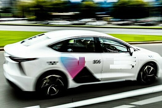 Половина приезжих в Калининграде работает за рулём такси