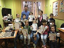 Юные любители шахмат из Лианозова разыграли медали весеннего турнира