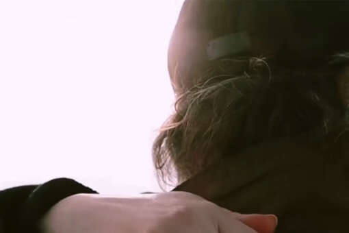 Певица Елка сообщила, что вышла замуж и показала обручальное кольцо