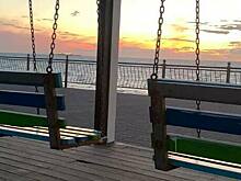 Власти Зеленоградска объяснили, чем были опасны качели на променаде, которые убрали по требованию прокуратуры