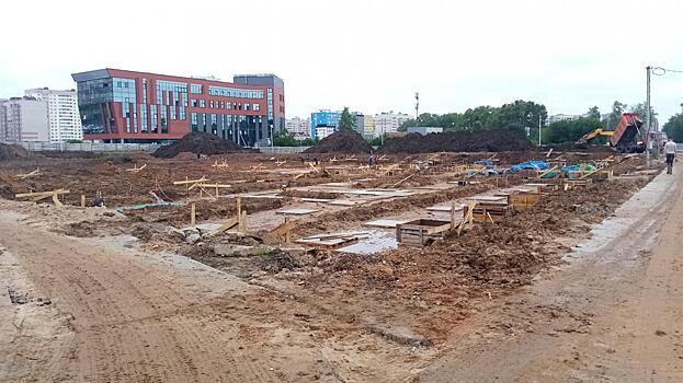 Рабочие приступили к бетонной заливке фундамента нового Ледового дворца в Вологде