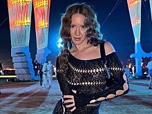 Бывшая жена Сергея Шнурова прогулялась по улице в прозрачном комбинезоне