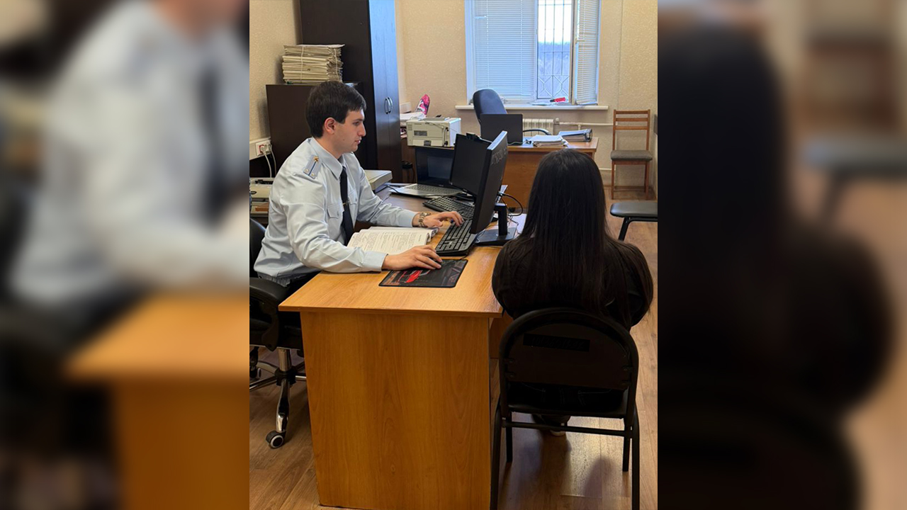 В Черкесске за аферу в ломбарде задержана оценщица, принимавшая в залог бижутерию по цене золота