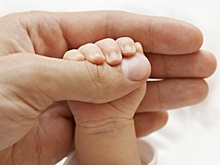 В Сети восхищаются полицейским, который спас жизнь 12-недельной девочке