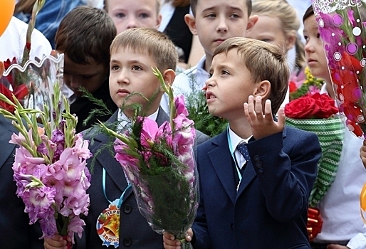 Первоклассников, которые не попали в омскую школу №30, обещают возить до других учреждений