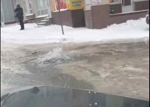 В канун Нового года в Новосибирске забил коммунальный фонтан