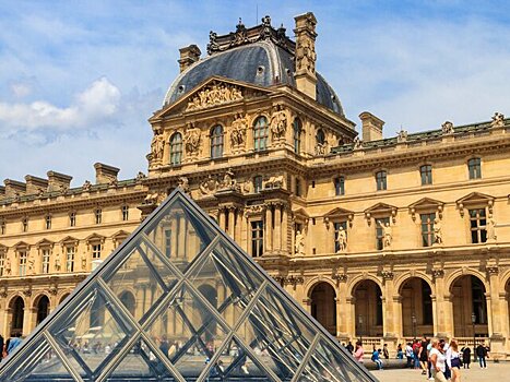 Эксперт Лихачева: ограблению Лувра способствовал "инсайт" со стороны музея