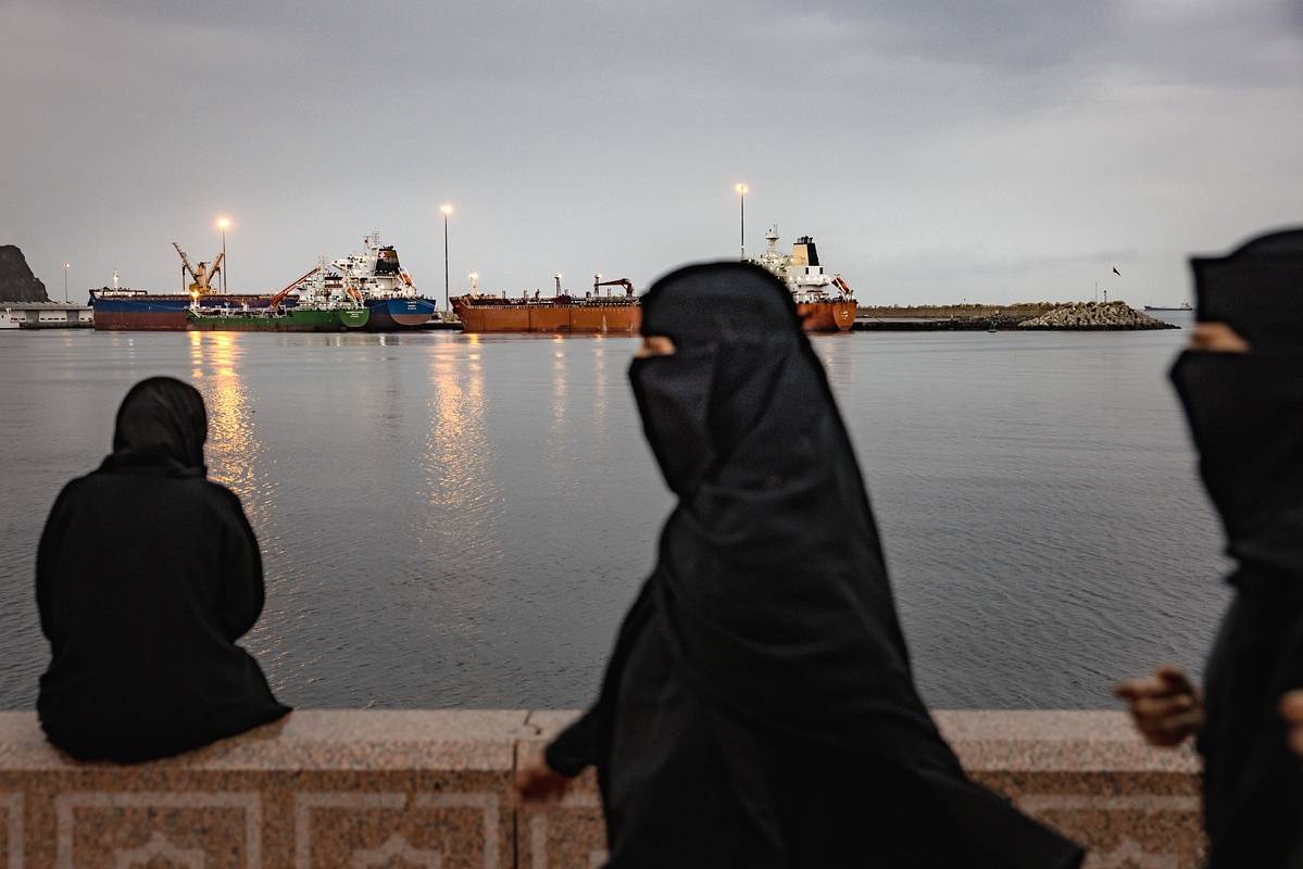 В Ормузском проливе обнаружили похожий на морскую мину объект