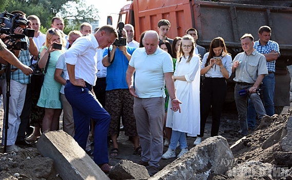 Курск. Роман Старовойт проверил берег Сейма, куда свозили старые бордюрные камни