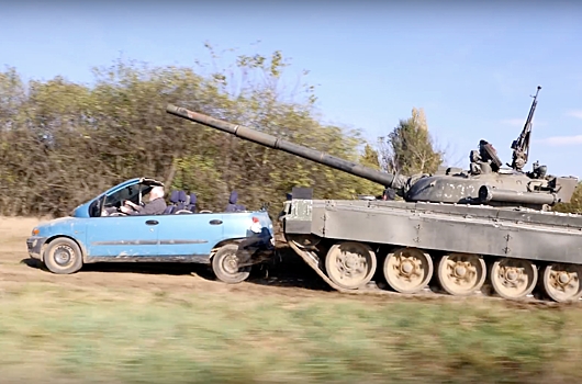 Видео: танк против Fiat Multipla и «Гарольда, скрывающего боль»