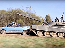 Видео: танк против Fiat Multipla и «Гарольда, скрывающего боль»