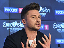 Лазарев назвал фейком информацию о приостановке творческой деятельности