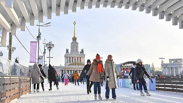 Каток на ВДНХ подготовили к зимнему сезону