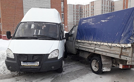 Залили кровью пол в маршрутке четыре пассажира во время ДТП