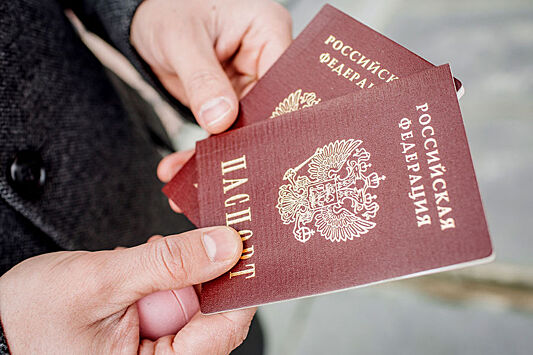 В России предложили лишать гражданства иноагентов