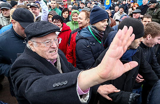День народного единства: танцевальный митинг ЛДПР и задержания на «Русском марше»