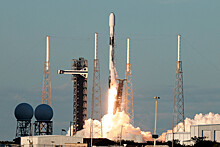 SpaceX отправила к Луне частный модуль с курткой и скульптурами на борту