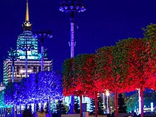 Липы на Центральной аллее ВДНХ подсветят с помощью СМС-команд