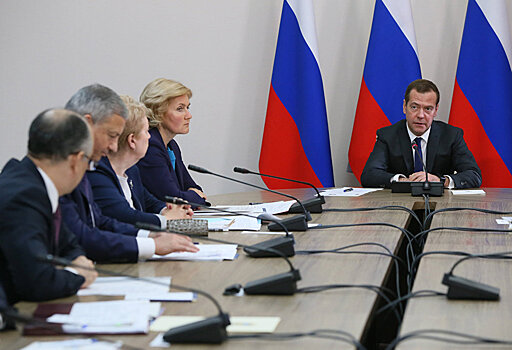 Медведев поручил выделить 310 млн рублей пострадавшим в бесланской трагедии