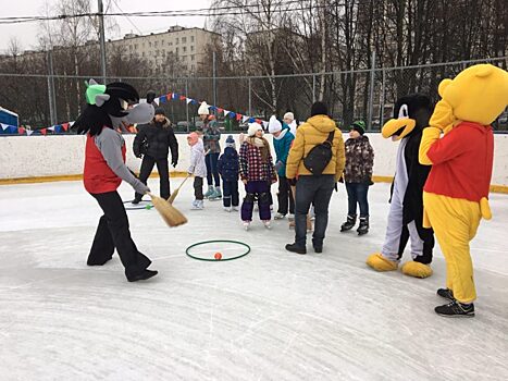 Зимний сезон открылся в Отрадном играми и конкурсами на льду
