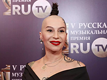 Сделавшая татуировку с Бандерой Наргиз снова спела на русском в США