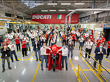 Ducati начали производство первого в мире мотоцикла с двумя радарами