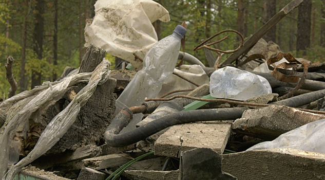 Из леса рядом с Ноябрьском вывезли 10 «кубов» мусора