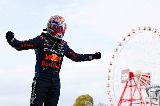 Макс Ферстаппен выиграл Гран-при Японии Формулы-1, Перес — второй, Сайнс — третий, Риккардо и Албон столкнулись