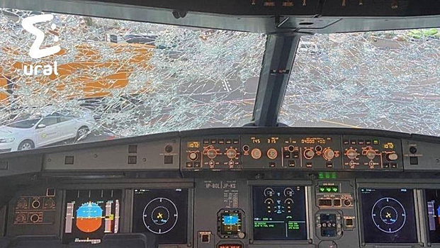 Град разбил летевший из Челябинска самолет