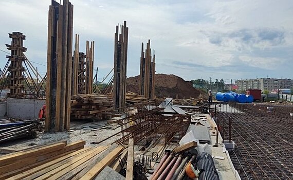 В поселке Васильево продолжается строительство бассейна