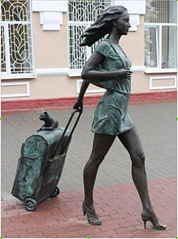 В центре Зеленоградска установят скульптуру девушки с чемоданом и котом