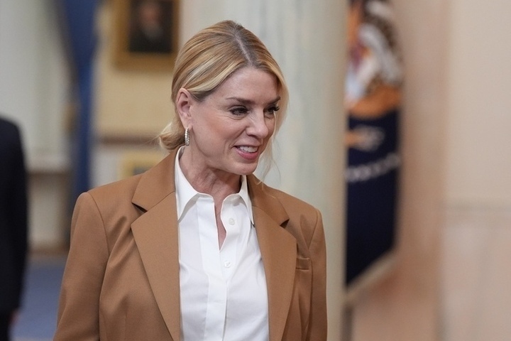Экс-глава Минюста США отказалась отвечать на вопросы о роли Трампа по делу Эпштейна