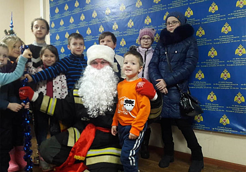 Как спасатели и дети спасали Деда Мороза
