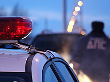 Под Ачинском автомобиль судмедэкспертизы врезался в КамАз, есть погибший