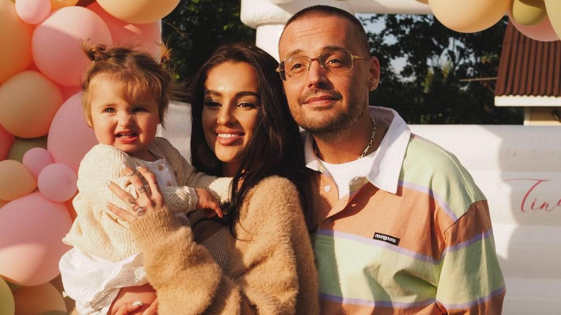 Юлия Королева опубликовала трогательное видео с Гуфом и их двухлетней дочерью Тиной: «От жены до бейби-мамы»