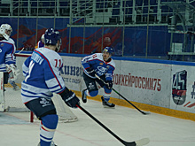 Играют с переменным успехом: ХК "Лада" завершил домашнюю серию поражением