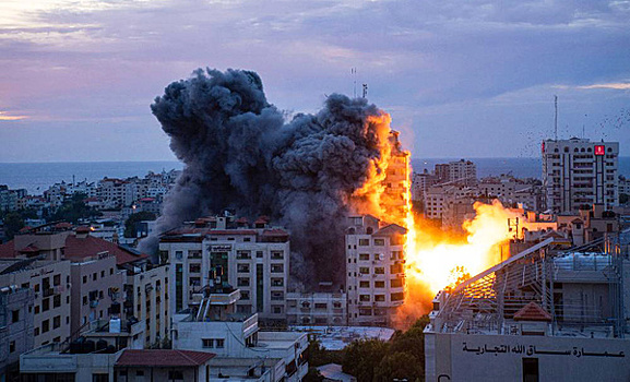 СМИ: Израиль разбомбил школу с тысячами беженцев в секторе Газа