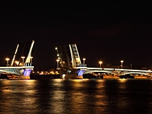 В ночь на 27 марта в Петербурге разведут три моста