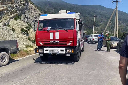 Мэрия Новороссийска: въезд в хутор Дюрсо перекрыли из-за природного пожара