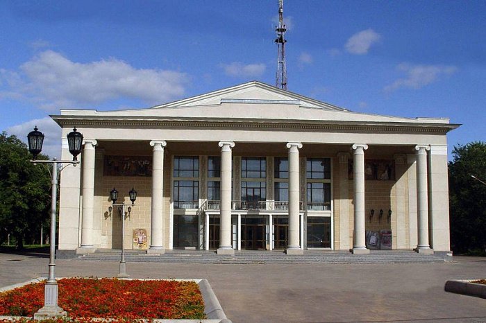 В Кирове благоустроят филармонию и площадь рядом с ней