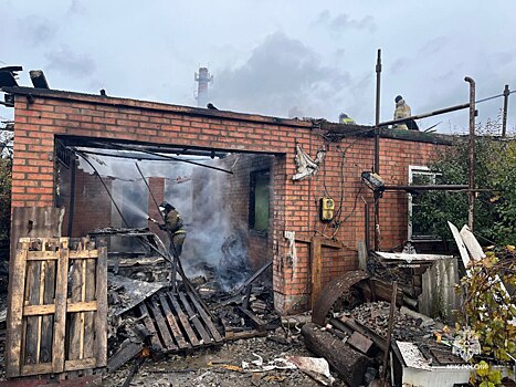 В Сальске из-за постоянно включенного удлинителя сгорел дом