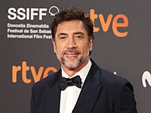 Хавьер Бардем устроил горячую фотосессию для журнала