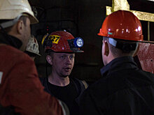 В шахте "Мир" остаются еще восемь горняков