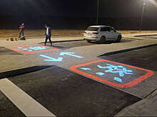 Дороги Подмосковья возле образовательных учреждений оборудуют проекционной подсветкой