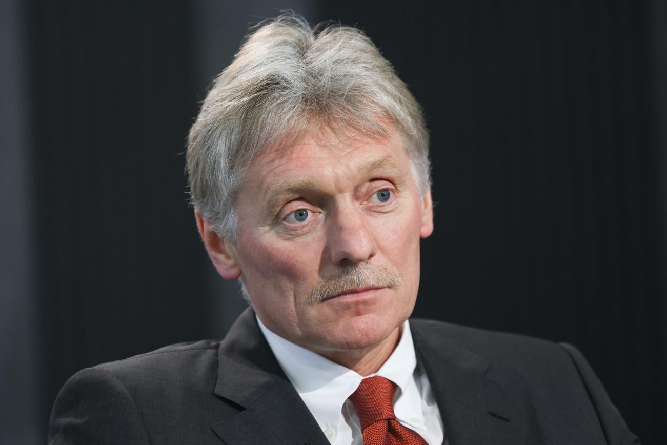 Песков заявил о необходимости подать Киев в суд